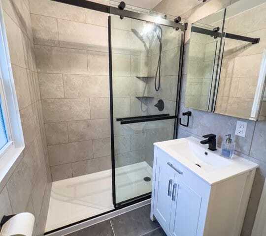 white vanity modern bathrooms