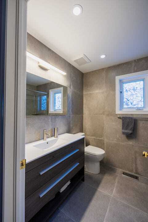 Small Bathroom Reno in Ottawa With Tub-to-Shower Conversion