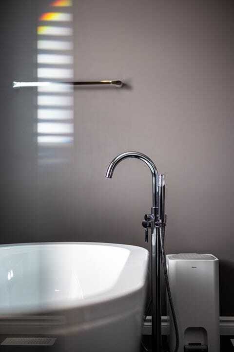 renofree standing tub with free standing faucet