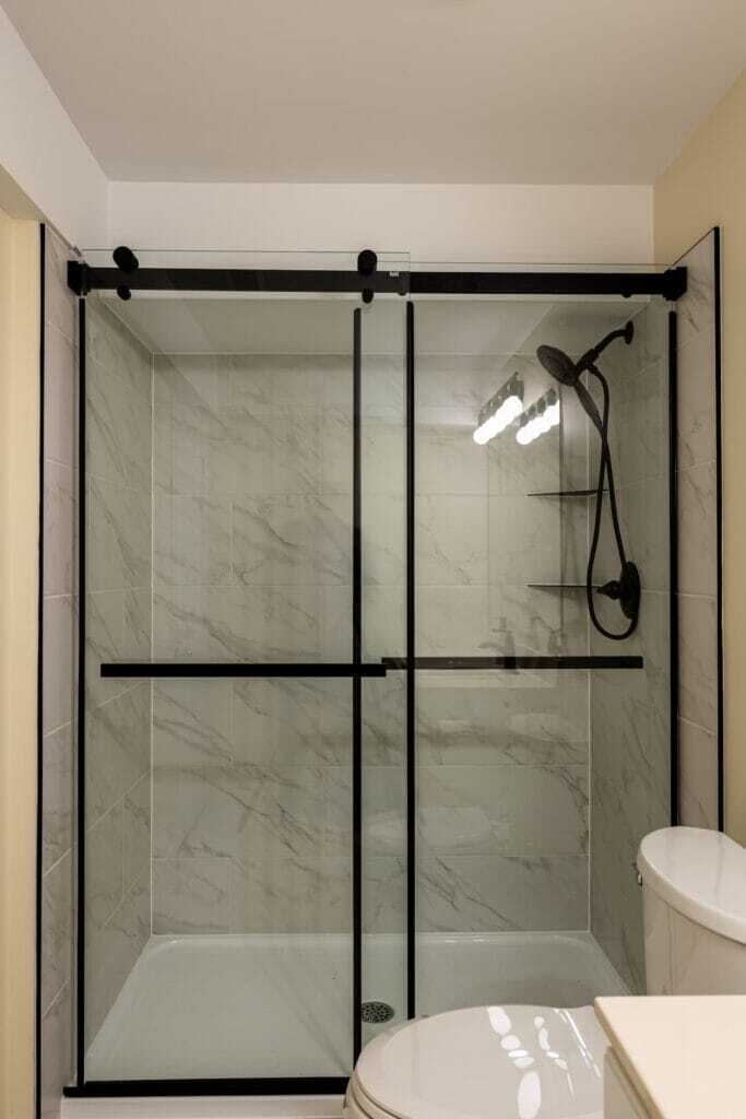 Kanata acrylic base with tiled walls