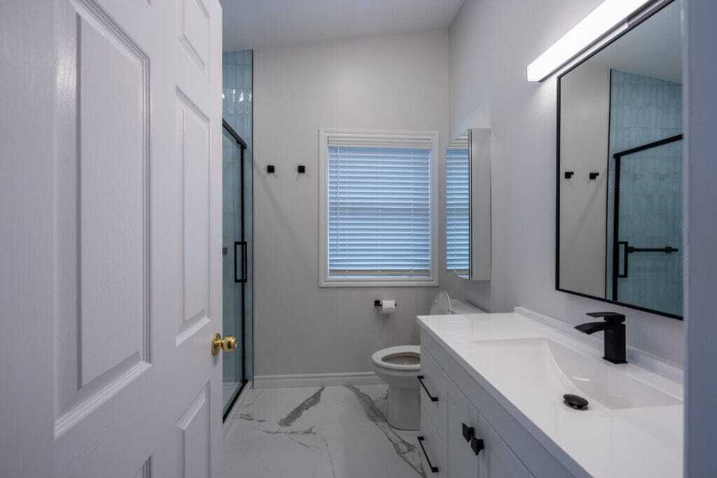 Clean elegant master bathroom