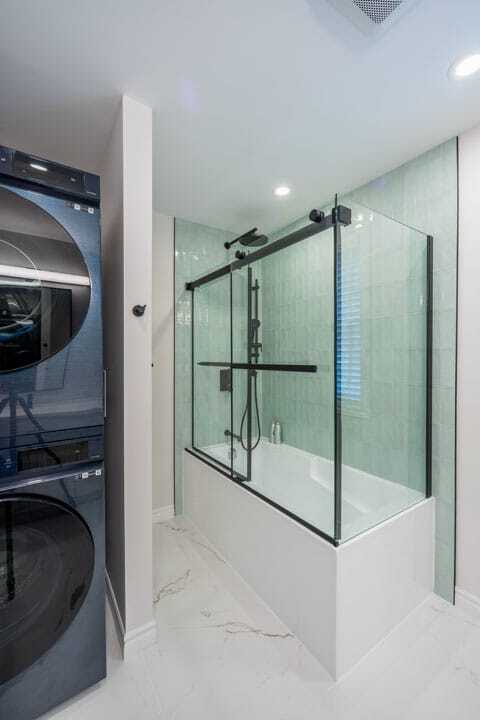 Tub glass subway tiles